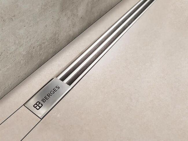 Желоб BERGES водосток напольный SUPER Slim 400 нержавеющая сталь, решетка матовый хром, S-сифон боковой купить в Москве по цене 22 090 руб.